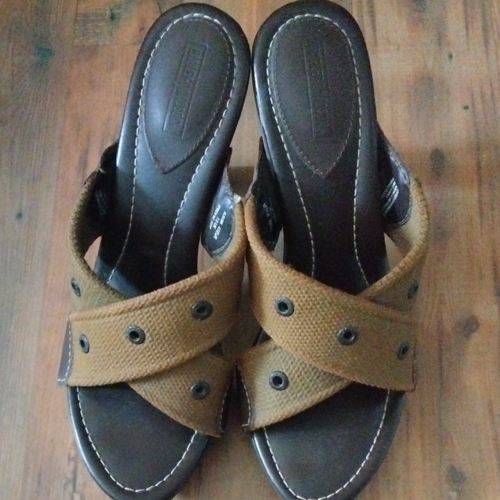 Harley-Davidson Tan Crisscross Sandals
